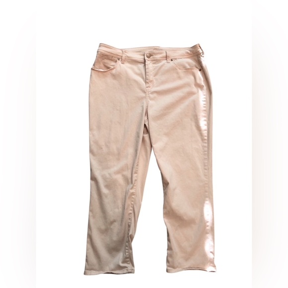 Chicos Platinum Stylish Light Pink Cropped Capris Size 12 Super Soft - Picture 1 of 4